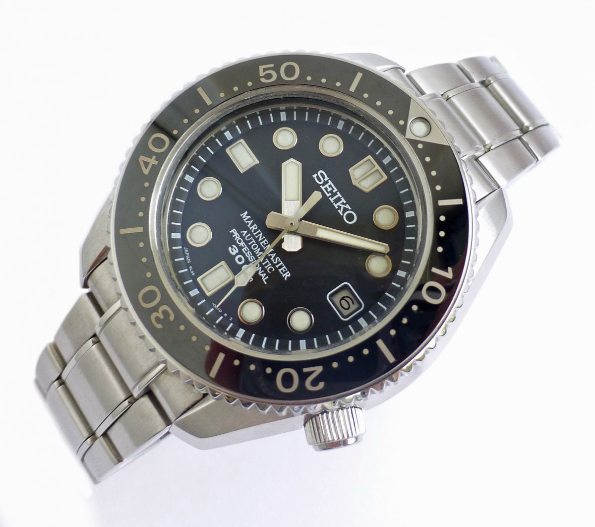 seiko 300m divers watch