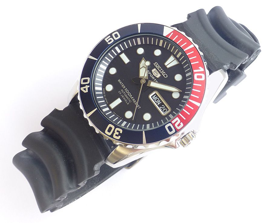 seiko 5 divers watch